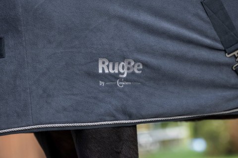 Derka polarowa dla konia RugBe Royal, grafitowy, roz. 135 cm, Covalliero Derka polarowa dla konia RugBe Royal, grafitowy, roz. 135 cm, Covalliero